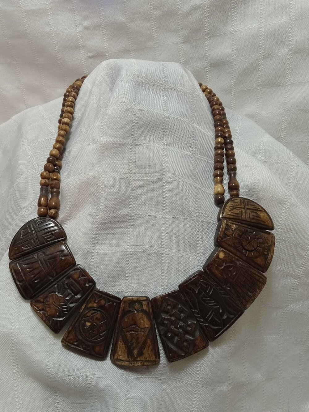 Precious vintage engraved brown chic statement necklace